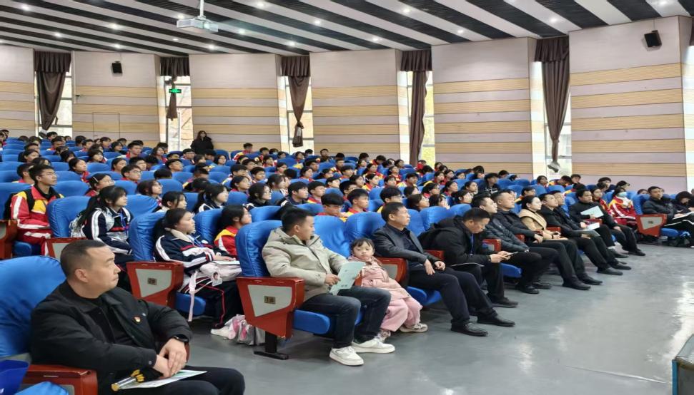 行走校园沐学风 多元体验筑梦想 ——我校接待织金各中学师生来校研学